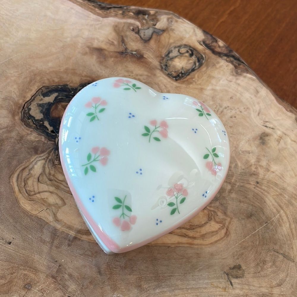 Crowning Touch porcelain heart shaped Trinket box, Made in Japan
